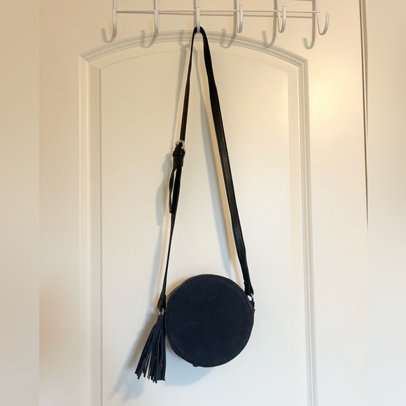 Black faux leather/suede Circle Crossbody Bag with tassel - Picture 1 of 7